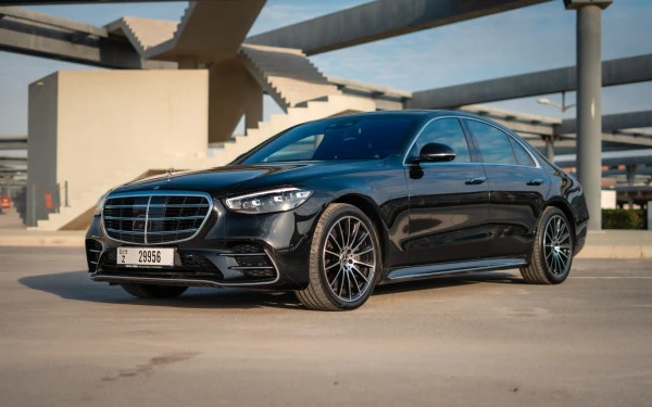 Black Mercedes S500, 2022