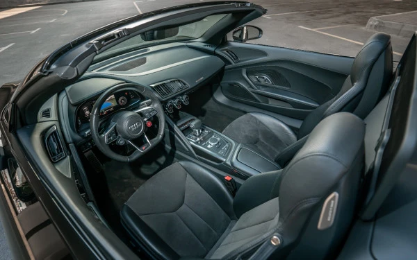  Black Audi R8 V10 Spyder Photo 