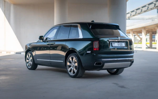  Green Rolls Royce Cullinan Photo 