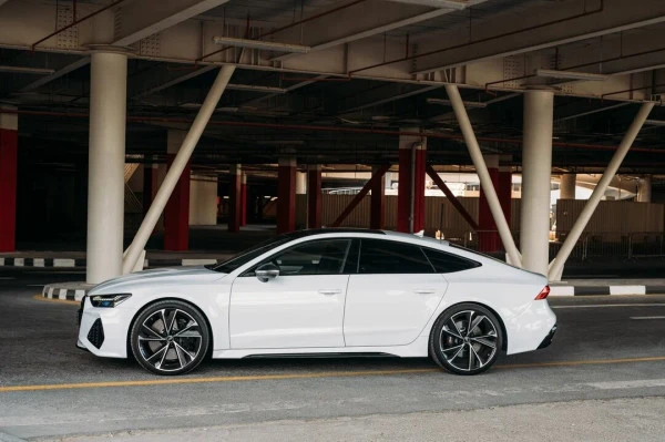  White Audi RS7 Photo 