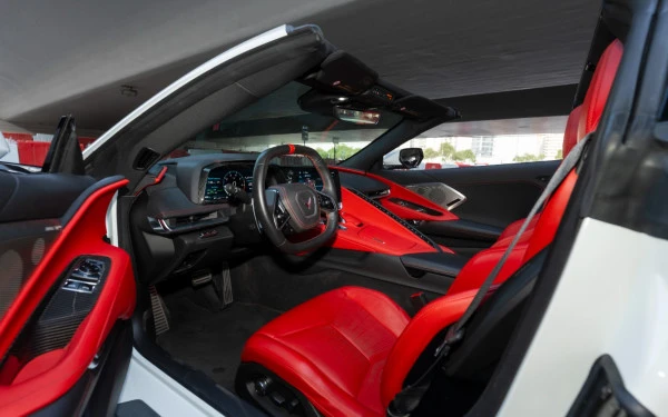 White Chevrolet Corvette Photo 